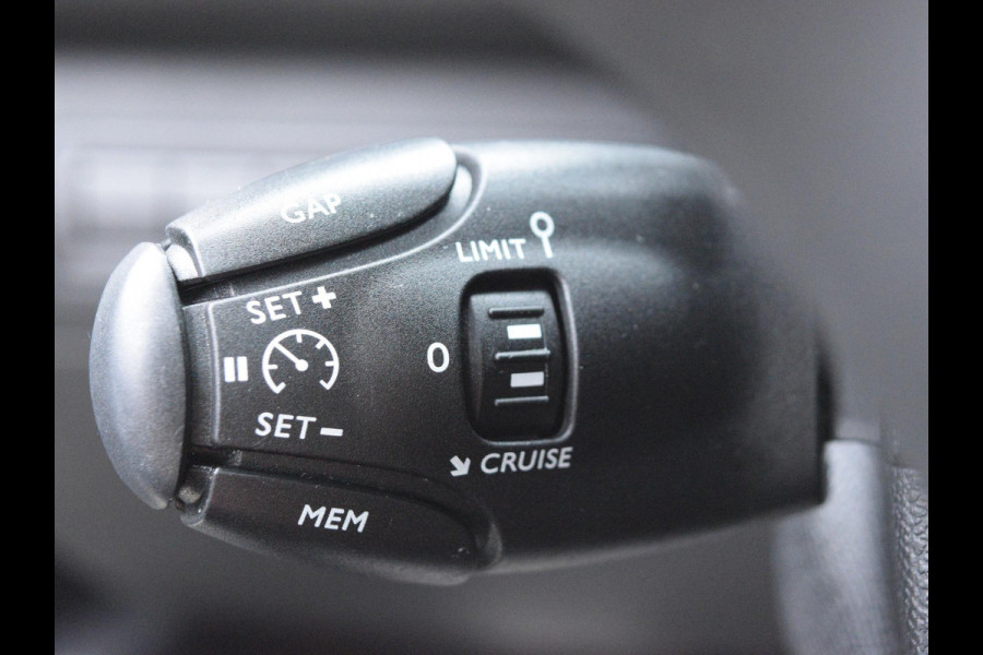 Peugeot 308 SW 1.2 PureTech Blue Lease GT 130 PK | AUTOMAAT | TREKHAAK | PANO DAK | DENON HIFI | PARKEERSENSOREN MET CAMERA |