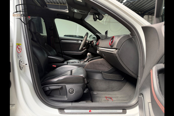 Audi RS3 Sportback 2.5 TFSI Quattro Pano/Carbon/RSZetels/Facelift/Keyless