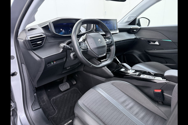 Peugeot e-208 EV SOH 92,5% Panoramadak Stoelverwarming 3D-Navi 360°Camera Apple Carplay Android Auto Ecc Cruise Control Pdc Keyless 50kWh Allu Led Lmv Privacy Glas Isofix DAB+ Bluetooth Regen-Lichtsensor Lane Assist Dealeronderhouden Origineel Nederlandse Auto