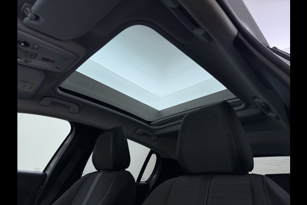 Peugeot e-208 EV SOH 92,5% Panoramadak Stoelverwarming 3D-Navi 360°Camera Apple Carplay Android Auto Ecc Cruise Control Pdc Keyless 50kWh Allu Led Lmv Privacy Glas Isofix DAB+ Bluetooth Regen-Lichtsensor Lane Assist Dealeronderhouden Origineel Nederlandse Auto
