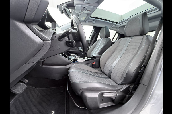 Peugeot e-208 EV SOH 92,5% Panoramadak Stoelverwarming 3D-Navi 360°Camera Apple Carplay Android Auto Ecc Cruise Control Pdc Keyless 50kWh Allu Led Lmv Privacy Glas Isofix DAB+ Bluetooth Regen-Lichtsensor Lane Assist Dealeronderhouden Origineel Nederlandse Auto