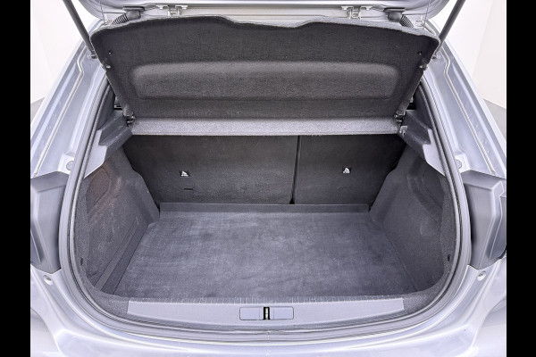 Peugeot e-208 EV SOH 92,5% Panoramadak Stoelverwarming 3D-Navi 360°Camera Apple Carplay Android Auto Ecc Cruise Control Pdc Keyless 50kWh Allu Led Lmv Privacy Glas Isofix DAB+ Bluetooth Regen-Lichtsensor Lane Assist Dealeronderhouden Origineel Nederlandse Auto