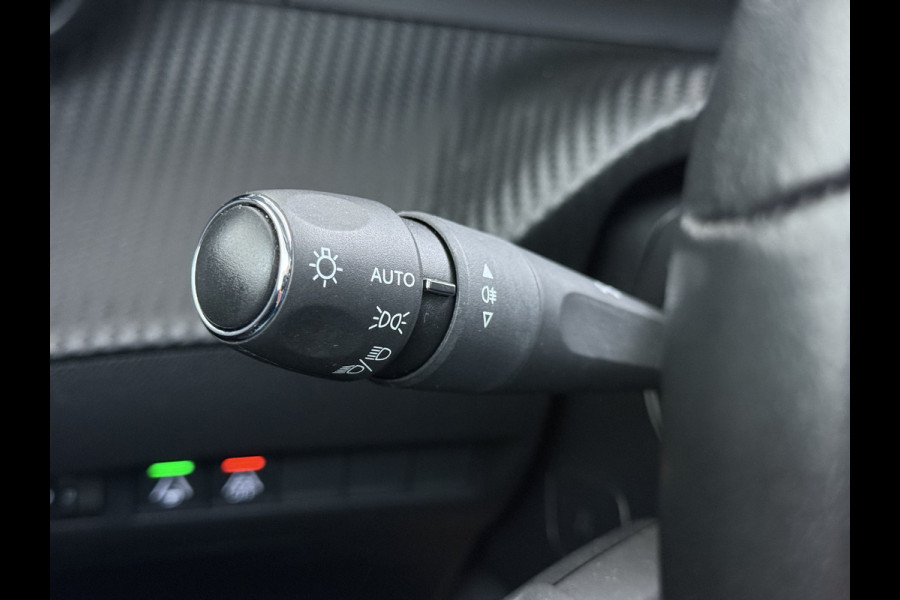 Peugeot e-208 EV SOH 92,5% Panoramadak Stoelverwarming 3D-Navi 360°Camera Apple Carplay Android Auto Ecc Cruise Control Pdc Keyless 50kWh Allu Led Lmv Privacy Glas Isofix DAB+ Bluetooth Regen-Lichtsensor Lane Assist Dealeronderhouden Origineel Nederlandse Auto
