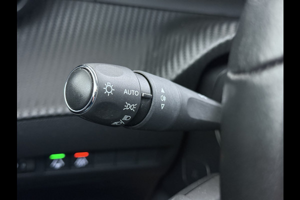 Peugeot e-208 EV SOH 92,5% Panoramadak Stoelverwarming 3D-Navi 360°Camera Apple Carplay Android Auto Ecc Cruise Control Pdc Keyless 50kWh Allu Led Lmv Privacy Glas Isofix DAB+ Bluetooth Regen-Lichtsensor Lane Assist Dealeronderhouden Origineel Nederlandse Auto