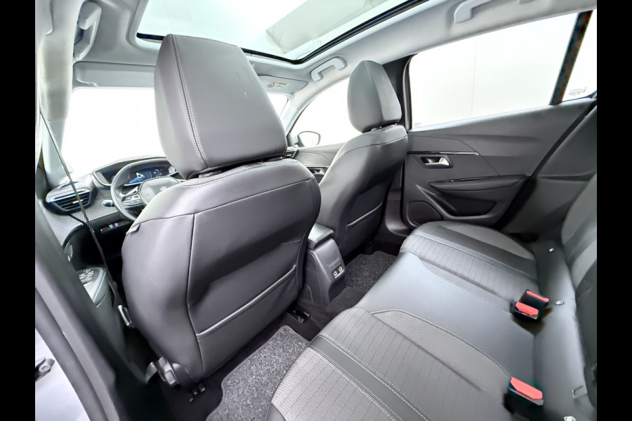 Peugeot e-208 EV SOH 92,5% Panoramadak Stoelverwarming 3D-Navi 360°Camera Apple Carplay Android Auto Ecc Cruise Control Pdc Keyless 50kWh Allu Led Lmv Privacy Glas Isofix DAB+ Bluetooth Regen-Lichtsensor Lane Assist Dealeronderhouden Origineel Nederlandse Auto