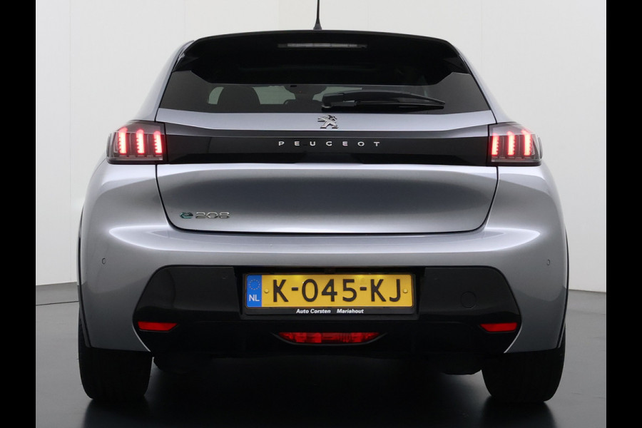 Peugeot e-208 EV SOH 92,5% Panoramadak Stoelverwarming 3D-Navi 360°Camera Apple Carplay Android Auto Ecc Cruise Control Pdc Keyless 50kWh Allu Led Lmv Privacy Glas Isofix DAB+ Bluetooth Regen-Lichtsensor Lane Assist Dealeronderhouden Origineel Nederlandse Auto