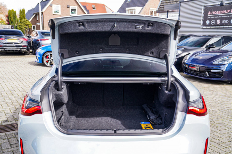 BMW 4 Serie Coupé M4 Competition | Carbon Kuipstoelen | Stuurwiel Verwarming | Carbon Interieur/Exterieur | 360 Camera | Memory