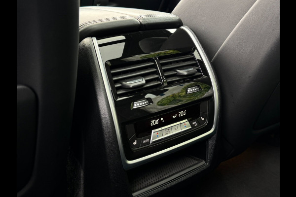 BMW X5 XDrive45e M-Sport Seats | Pano | Trekhaak | 22 inch | Laser | Massage | Skylounge | Softclose | Carbon | Swarovski | Headup