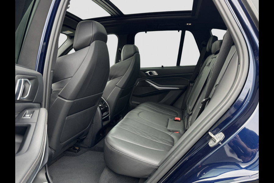 BMW X5 XDrive45e M-Sport Seats | Pano | Trekhaak | 22 inch | Laser | Massage | Skylounge | Softclose | Carbon | Swarovski | Headup