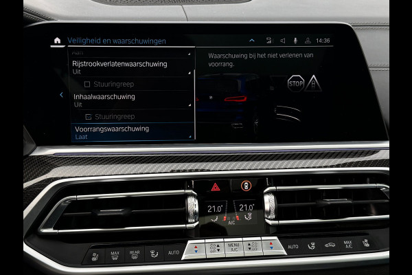 BMW X5 XDrive45e M-Sport Seats | Pano | Trekhaak | 22 inch | Laser | Massage | Skylounge | Softclose | Carbon | Swarovski | Headup