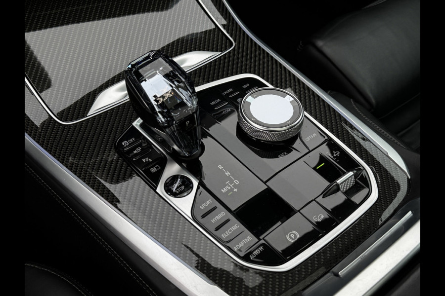 BMW X5 XDrive45e M-Sport Seats | Pano | Trekhaak | 22 inch | Laser | Massage | Skylounge | Softclose | Carbon | Swarovski | Headup