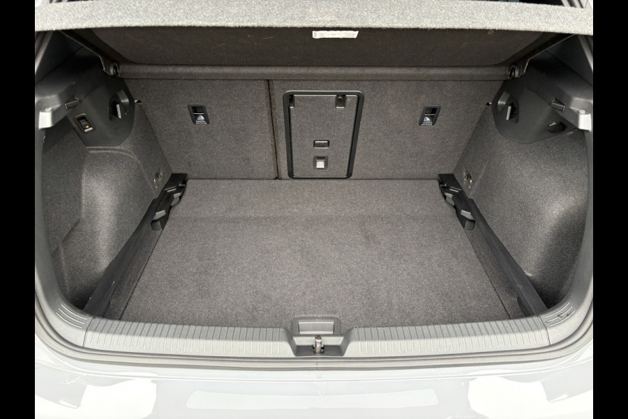 Volkswagen Golf 1.5 eTSI 50 Edition | Panodak | Trekhaak wegkl. | Stoelgeheugen | Head Up | IQ Light | Prijs Rijklaar!!