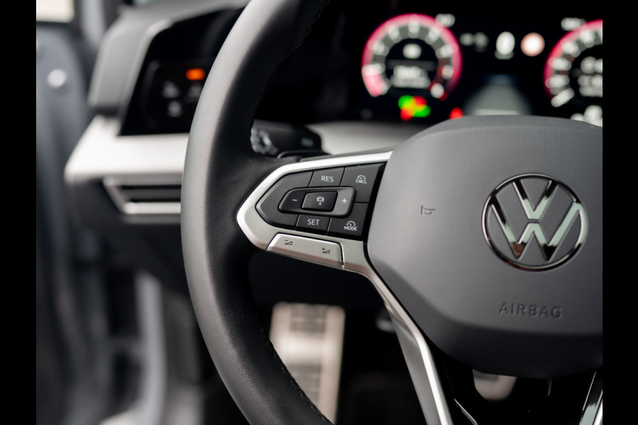 Volkswagen Golf 1.5 eTSI 50 Edition | Panodak | Trekhaak wegkl. | Stoelgeheugen | Head Up | IQ Light | Prijs Rijklaar!!