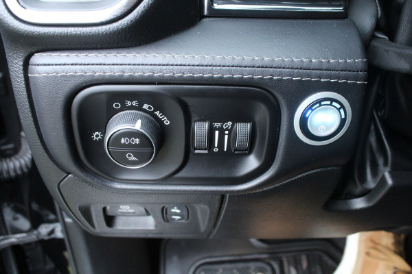 Dodge Ram 1500 5.7 V8 4x4 Crew Cab Limited