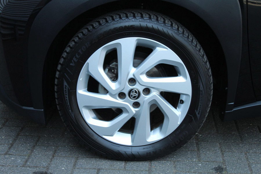 Toyota Aygo X 1.0 VVT-i MT first