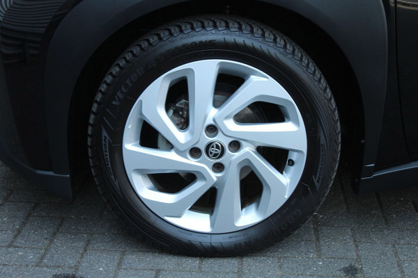 Toyota Aygo X 1.0 VVT-i MT first