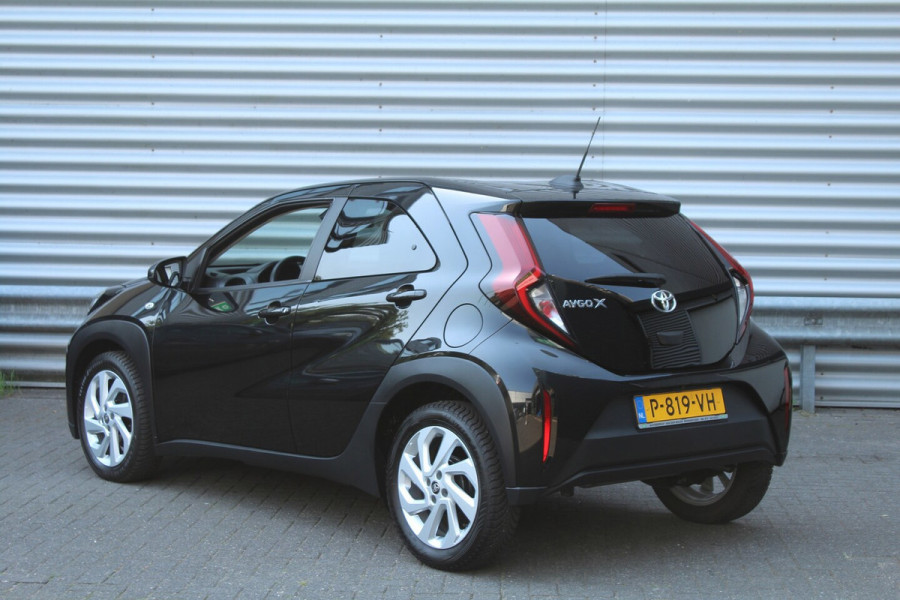 Toyota Aygo X 1.0 VVT-i MT first