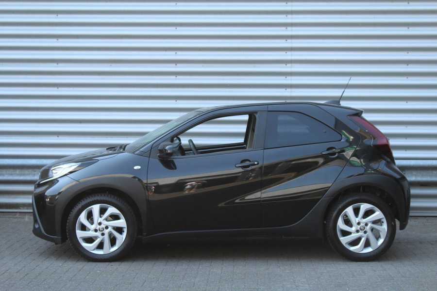 Toyota Aygo X 1.0 VVT-i MT first