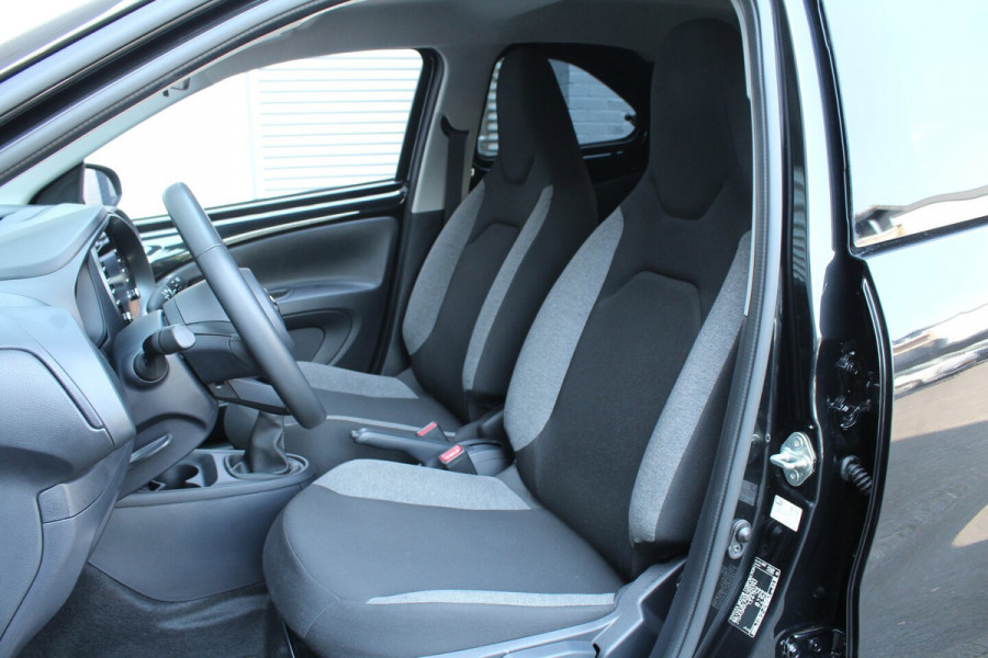 Toyota Aygo X 1.0 VVT-i MT first