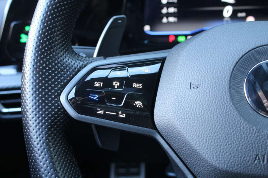 Volkswagen Golf 2.0 TSI 320pk R 4Motion DSG7 Panoramadak Akrapvic Camera