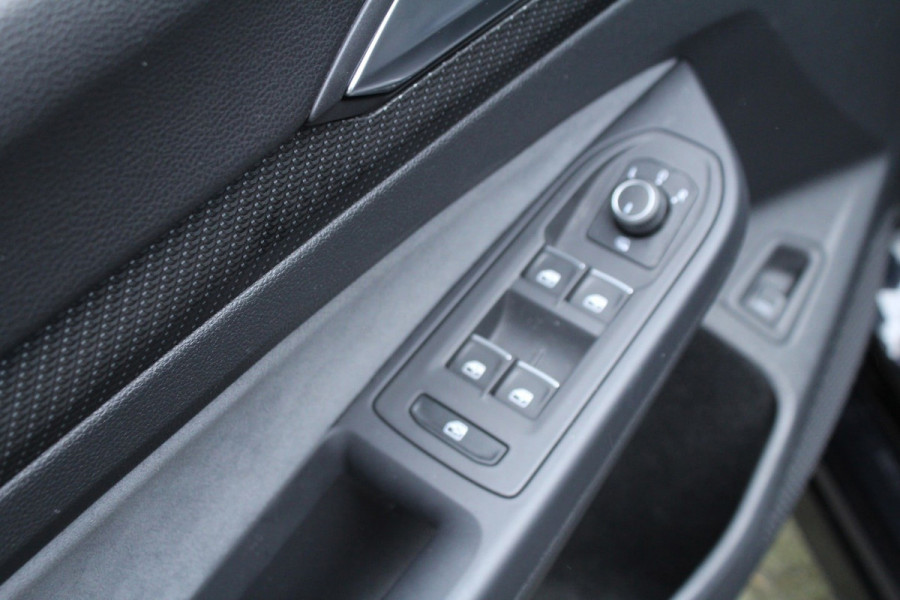 Volkswagen Golf Variant 1.5 eTSI 150pk R-Line DSG7 NL-Auto NAP Panoramadak