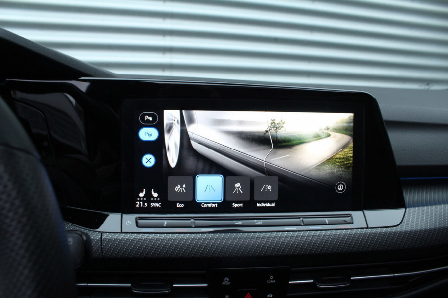 Volkswagen Golf Variant 1.5 eTSI 150pk R-Line DSG7 NL-Auto NAP Panoramadak