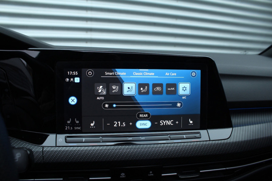 Volkswagen Golf Variant 1.5 eTSI 150pk R-Line DSG7 NL-Auto NAP Panoramadak