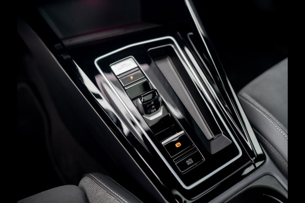 Volkswagen Golf 1.5 eTSI 50 Edition | Panodak | Trekhaak wegkl. | Stoelgeheugen | Head Up | IQ Light | Prijs Rijklaar!!