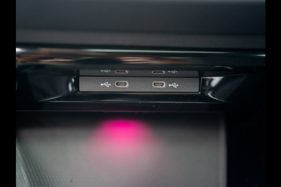 Volkswagen Golf 1.5 eTSI 50 Edition | Panodak | Trekhaak wegkl. | Stoelgeheugen | Head Up | IQ Light | Prijs Rijklaar!!