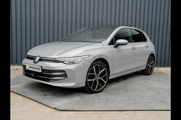 Volkswagen Golf 1.5 eTSI 50 Edition | Panodak | Trekhaak wegkl. | Stoelgeheugen | Head Up | IQ Light | Prijs Rijklaar!!