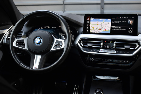 BMW X3 xDrive30e M Sport Shadow | Pano | ACC | Elek. Trekhaak | Camera | Live Cockpit Pro | 20'' Wielen |