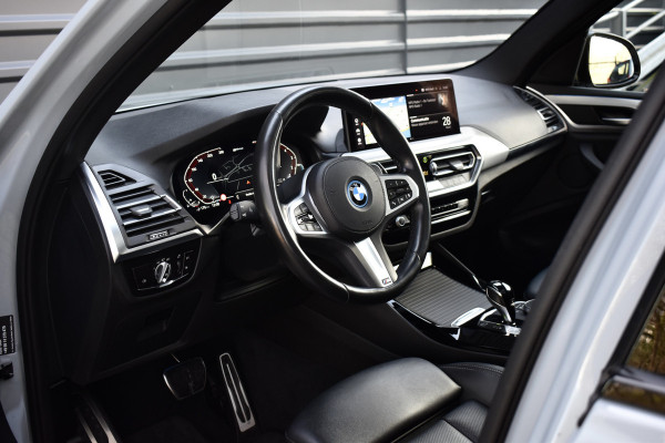 BMW X3 xDrive30e M Sport Shadow | Pano | ACC | Elek. Trekhaak | Camera | Live Cockpit Pro | 20'' Wielen |