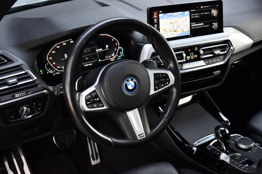 BMW X3 xDrive30e M Sport Shadow | Pano | ACC | Elek. Trekhaak | Camera | Live Cockpit Pro | 20'' Wielen |