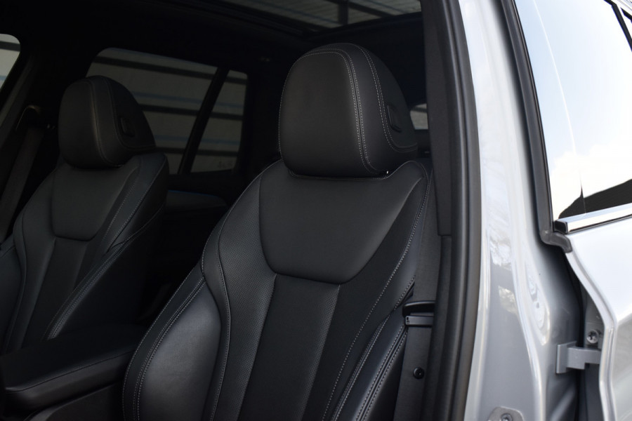 BMW X3 xDrive30e M Sport Shadow | Pano | ACC | Elek. Trekhaak | Camera | Live Cockpit Pro | 20'' Wielen |