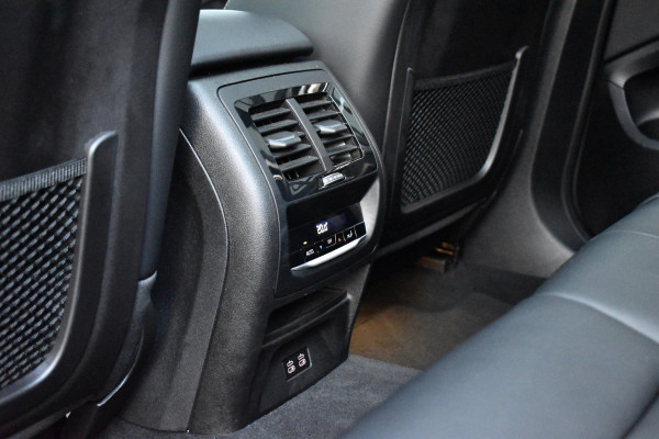 BMW X3 xDrive30e M Sport Shadow | Pano | ACC | Elek. Trekhaak | Camera | Live Cockpit Pro | 20'' Wielen |