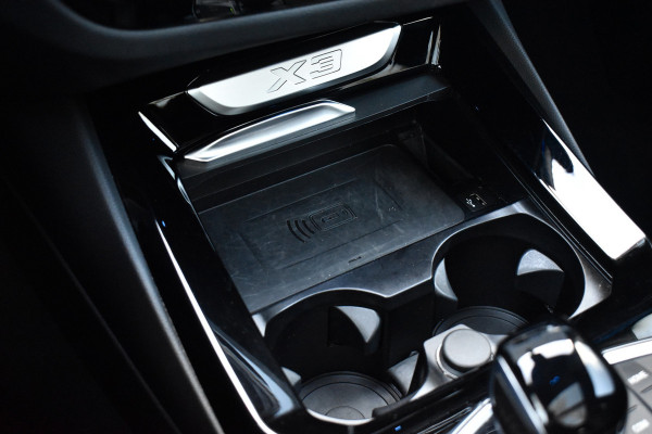 BMW X3 xDrive30e M Sport Shadow | Pano | ACC | Elek. Trekhaak | Camera | Live Cockpit Pro | 20'' Wielen |