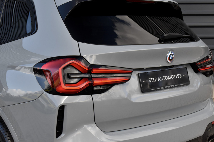BMW X3 xDrive30e M Sport Shadow | Pano | ACC | Elek. Trekhaak | Camera | Live Cockpit Pro | 20'' Wielen |