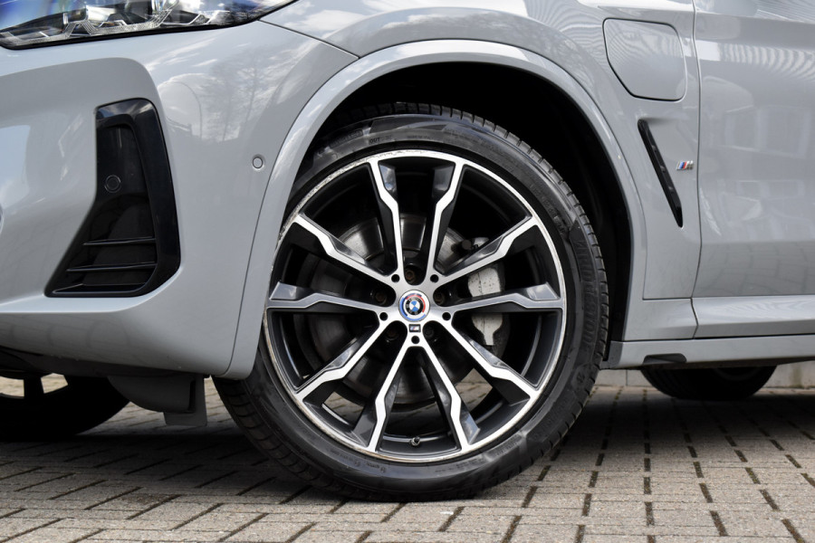 BMW X3 xDrive30e M Sport Shadow | Pano | ACC | Elek. Trekhaak | Camera | Live Cockpit Pro | 20'' Wielen |