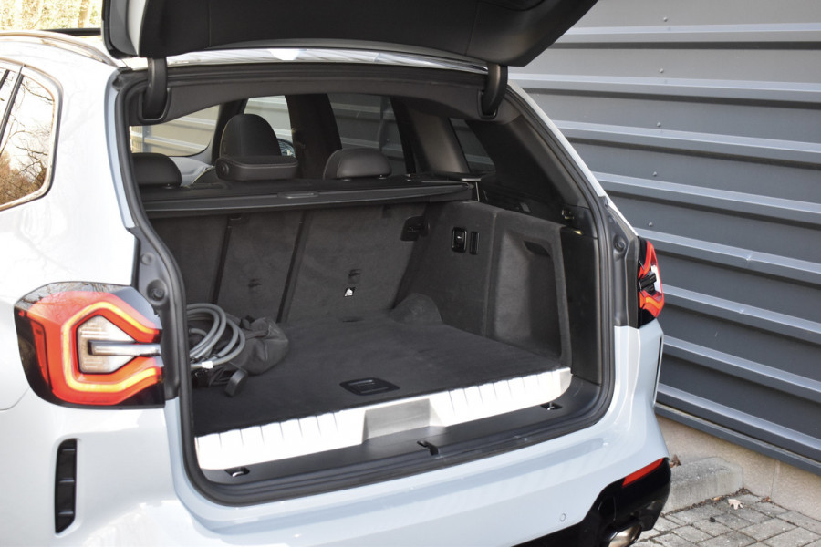 BMW X3 xDrive30e M Sport Shadow | Pano | ACC | Elek. Trekhaak | Camera | Live Cockpit Pro | 20'' Wielen |