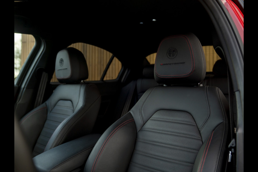 Alfa Romeo Giulia 2.0T GME AWD Competizione 280pk | Q-velgen | Harman/Kardon | Adapt. cruise | Veloce stoelen