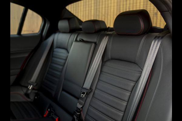 Alfa Romeo Giulia 2.0T GME AWD Competizione 280pk | Q-velgen | Harman/Kardon | Adapt. cruise | Veloce stoelen