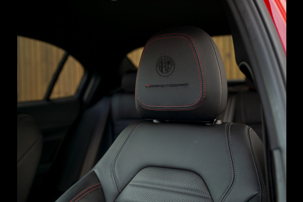 Alfa Romeo Giulia 2.0T GME AWD Competizione 280pk | Q-velgen | Harman/Kardon | Adapt. cruise | Veloce stoelen