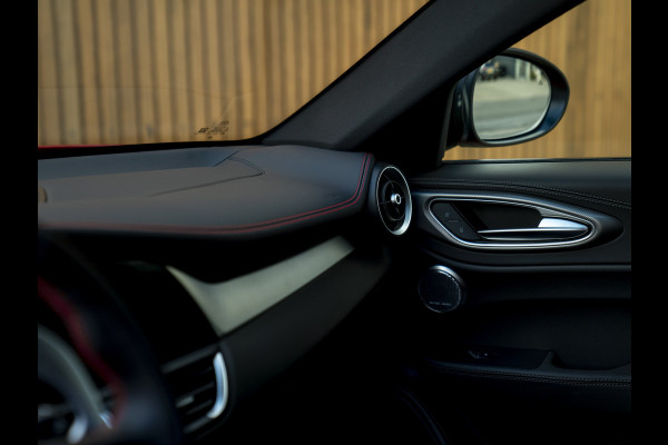 Alfa Romeo Giulia 2.0T GME AWD Competizione 280pk | Q-velgen | Harman/Kardon | Adapt. cruise | Veloce stoelen