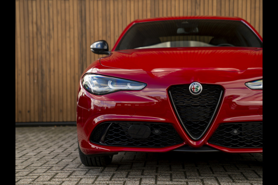 Alfa Romeo Giulia 2.0T GME AWD Competizione 280pk | Q-velgen | Harman/Kardon | Adapt. cruise | Veloce stoelen