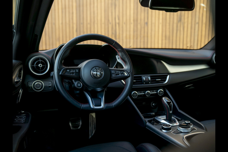 Alfa Romeo Giulia 2.0T GME AWD Competizione 280pk | Q-velgen | Harman/Kardon | Adapt. cruise | Veloce stoelen