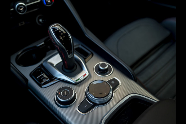 Alfa Romeo Giulia 2.0T GME AWD Competizione 280pk | Q-velgen | Harman/Kardon | Adapt. cruise | Veloce stoelen