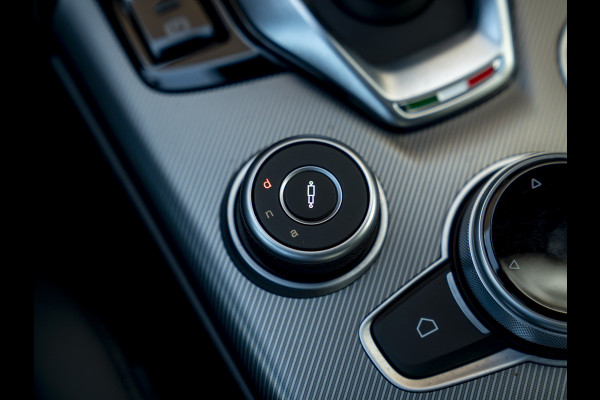 Alfa Romeo Giulia 2.0T GME AWD Competizione 280pk | Q-velgen | Harman/Kardon | Adapt. cruise | Veloce stoelen