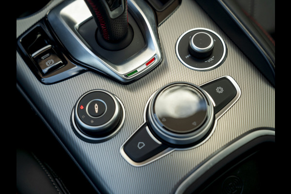 Alfa Romeo Giulia 2.0T GME AWD Competizione 280pk | Q-velgen | Harman/Kardon | Adapt. cruise | Veloce stoelen