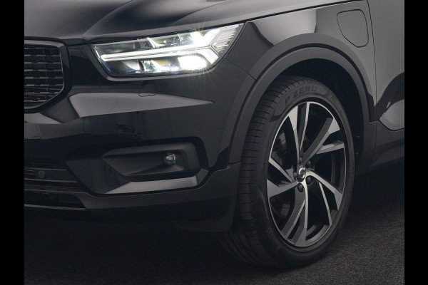 Volvo XC40 T5 Recharge R-Design PHEV 263pk Dealer O.H. | Trekhaak Af Fabriek | Adaptive Cruise | Harman / Kardon | 360 Camera | Lederen Sportstoelen Memory & Verwarmd | Apple Carplay | Stuur Verwarmd | Keyless | Blis | Navigatie | DAB | Plug In Hybrid