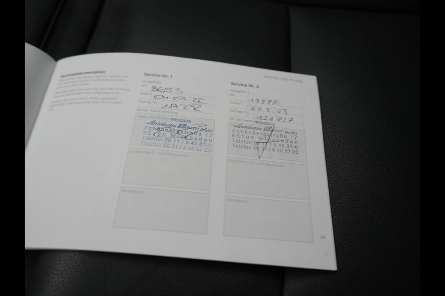 Volvo XC40 T5 Recharge R-Design PHEV 263pk Dealer O.H. | Trekhaak Af Fabriek | Adaptive Cruise | Harman / Kardon | 360 Camera | Lederen Sportstoelen Memory & Verwarmd | Apple Carplay | Stuur Verwarmd | Keyless | Blis | Navigatie | DAB | Plug In Hybrid